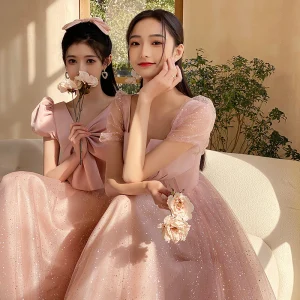 Simple Rougissant Rose Paillettes Robe Demoiselle D Honneur 2022 Bretelles Croisées Princesse Encolure Carrée Gonflée Manches Courtes Dos Nu Longue Demoiselle D Honneur Robe Pour Mariage