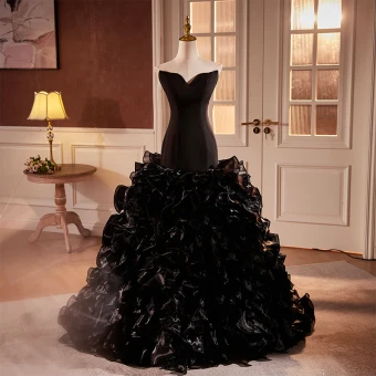 Charmant Noire Volants En Cascade Robe De Bal 2024 Bretelles Croisées Trompette Sirène Bustier Sans Manches Dos Nu Longue Promo Robe De Ceremonie