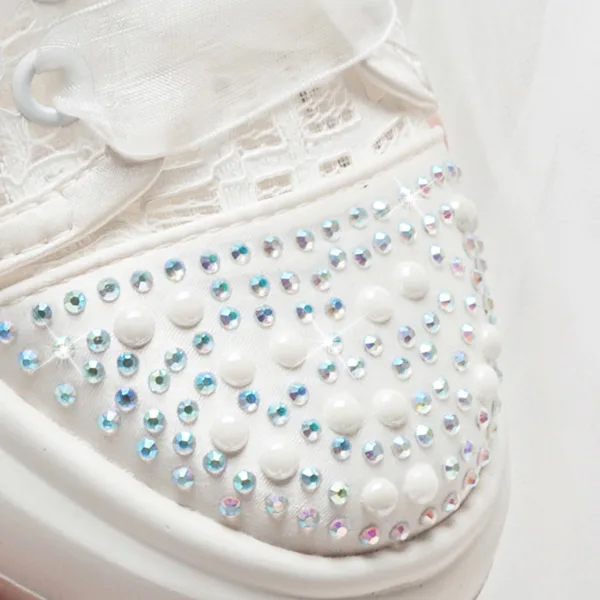 Elegant Ivory Lace Flower Rhinestone Wedding Sneakers 2024 4 cm Platform Round Toe Wedding Shoes