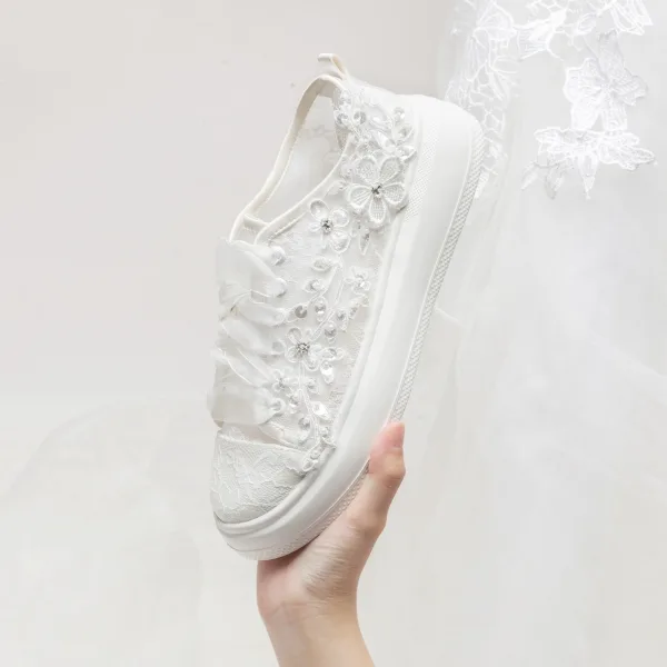 Elegant Ivory Rhinestone Lace Flower Wedding Sneakers 2024 4 cm Platform Round Toe Wedding Shoes