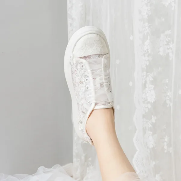 Elegant Ivory Rhinestone Lace Flower Wedding Sneakers 2024 4 cm Platform Round Toe Wedding Shoes