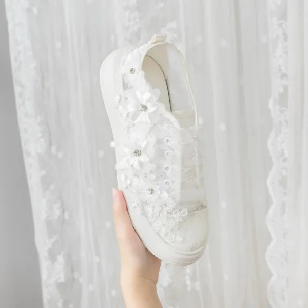 Mode Ivoire En Dentelle Fleur Appliques Faux Diamant Mariage Baskets 2024 4 cm Plateforme À Bout Rond Chaussure De Mariée