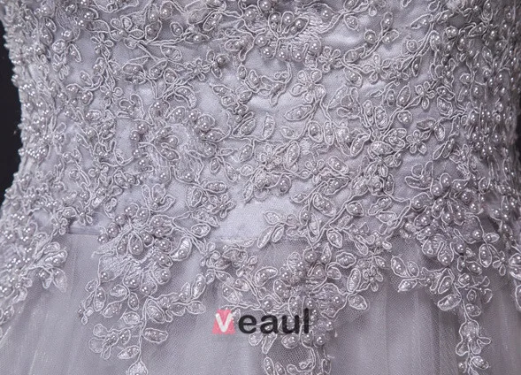 Une Ligne Sans Manches Dentelle Brodée Robe De Bal En Tulle