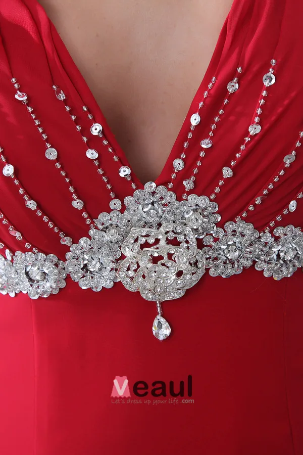 Une Ligne De V-cou Classique Naturelle Rouge Robes De Soirée
