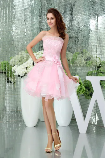 2015 Niedliche Rosa Trägerlose Spitze Cocktailkleid