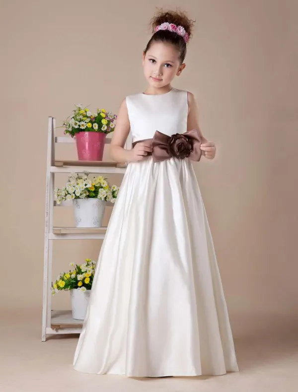 Weißes Ärmelloses Schleife-schärpe Satin Blumenmädchen Kleid Kommunionkleider