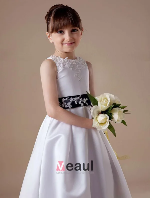White Sleeveless Appliques Satin Flower Girl Dress