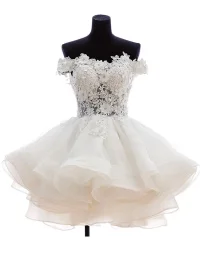 Encolure Carrée Percée Fleur De Dentelle Court Et Mini Robe De Mariée