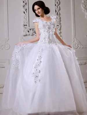 2015 Cariño Apliques Barrido Satinado Entrenar Línea A Vestido Nupcial Vestidos De Novia