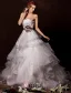 Une Ligne De Bretelles En Satin Volants Fleurs Ceinture En Cascade Robe De Mariée