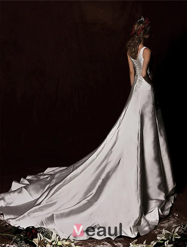 Millésime Une Ligne Épaules Robe De Mariée En Satin Col V Plongeant