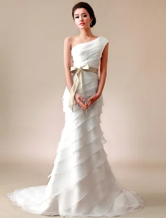 Une Ligne Une Épaule En Satin Plissé Noeud Guillotine Organza Robe De Mariée
