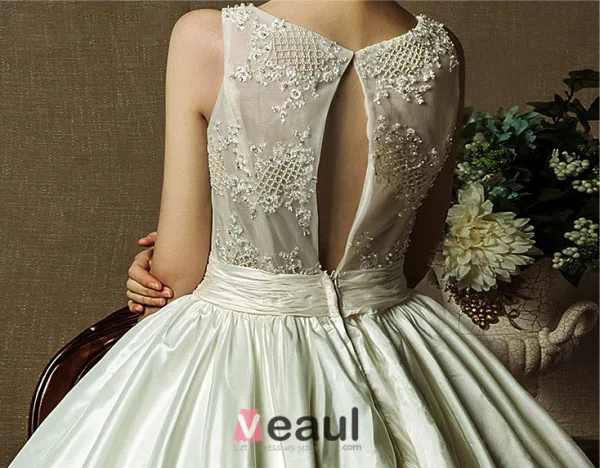 Mode & Élégante Robe De Mariée Robe De Dentelle De Perles Taffetas De Balle De Décolleté