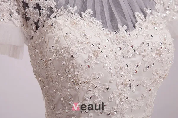 Vintage Palais Une Ligne Haute Cou Appliques De Perles Dentelle Robe De Mariée