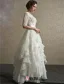 Une Ligne Épaules Carrées Appliques Décolleté Dentelle Satin Volants Guillotine Robe De Mariée
