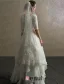 Une Ligne Épaules Carrées Appliques Décolleté Dentelle Satin Volants Guillotine Robe De Mariée