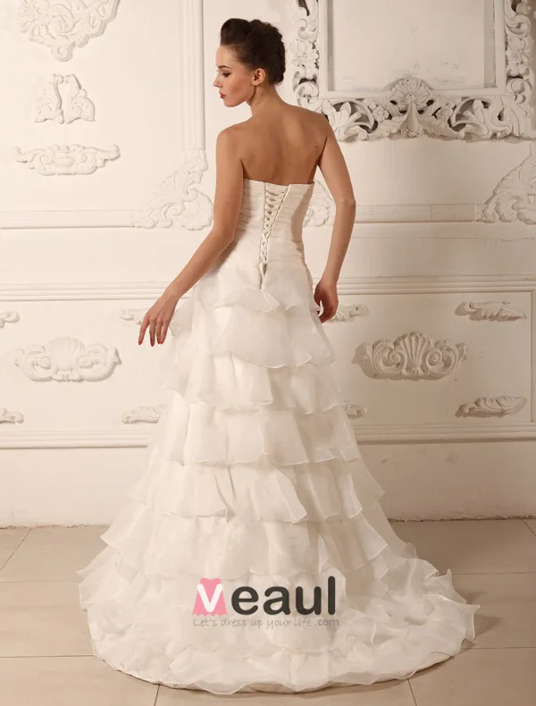 Une Ligne De Train Sweetheart Perles De Balayage De La Robe De Mariée En Organza Froissé