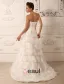 Une Ligne De Train Sweetheart Perles De Balayage De La Robe De Mariée En Organza Froissé