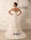 Une Ligne De Train Sweetheart Perles De Balayage De La Robe De Mariée En Organza Froissé
