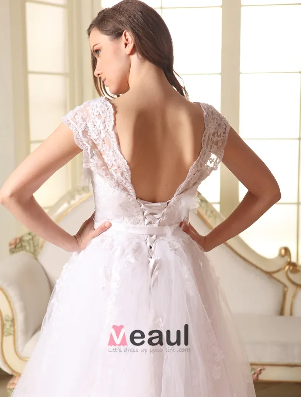 Une Ligne Épaules Sweetheart Appliques Noeud De Dentelle Robe De Mariée En Tulle Ceinture