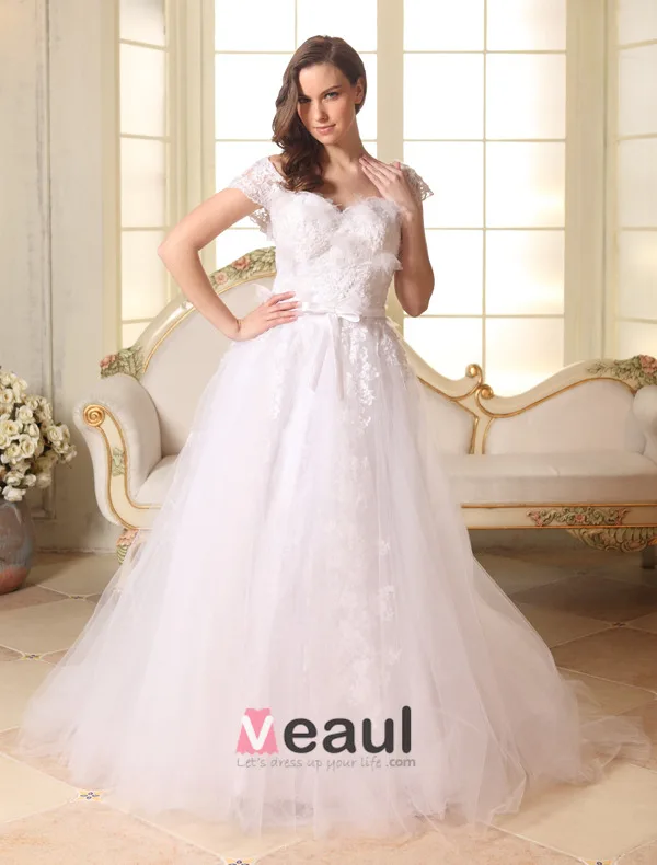 Une Ligne Épaules Sweetheart Appliques Noeud De Dentelle Robe De Mariée En Tulle Ceinture