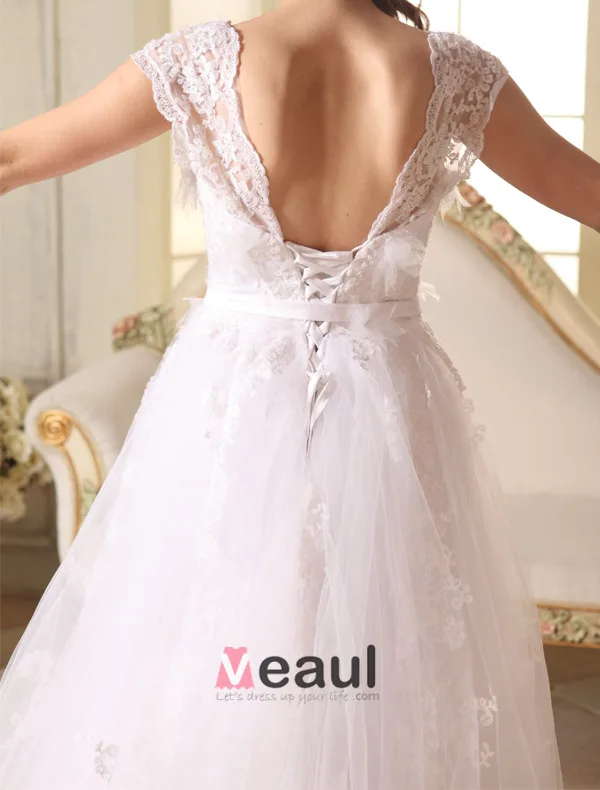 Une Ligne Épaules Sweetheart Appliques Noeud De Dentelle Robe De Mariée En Tulle Ceinture