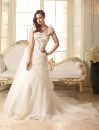 2015 A Line Shoulders Embroidered Satin Organza Court Train Wedding Dress