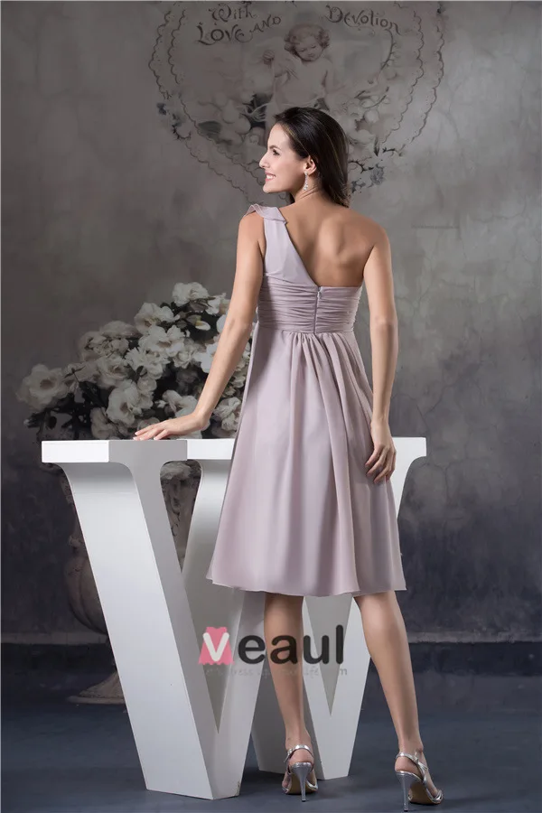 Volant D'empire Unique Une Épaule Robe Courte De Demoiselle D'honneur Plissée