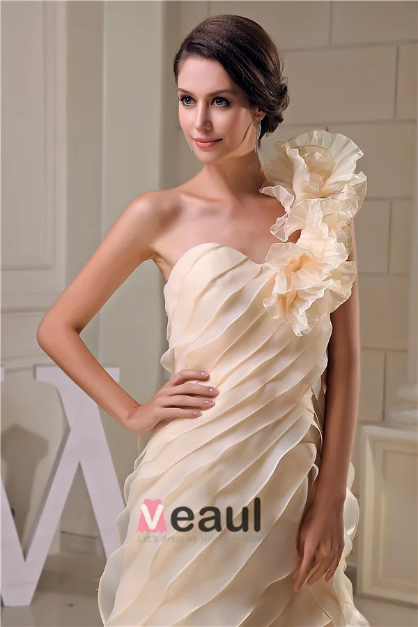 2015 Unique A-line One Shoulder Champagne Bridal Gown Cascading Ruffles Handmade Flower Wedding Dress