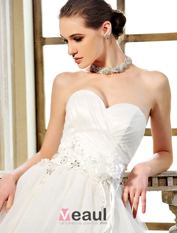 A-ligne Sweetheart Perles Fleur À La Main Robe De Mariée Courte En Tulle Asymétrique