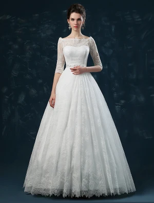 Élégante Princesse Une Ligne Épaules 1 2 Manches Robe De Mariée En Dentelle Brodée