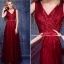 Une Ligne De V-cou Appliques De Dentelle Bordeaux Robe De Soirée De Tulle