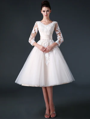 2015 A Ligne Appliques Col En V À Volants Guillotine Dentelle Courte En Organza Et Robe De Mariée En Satin
