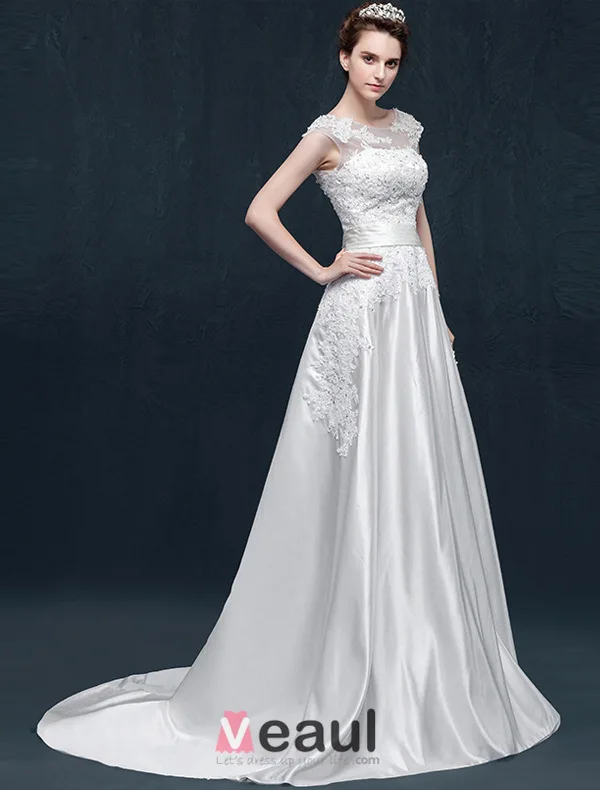 Une Ligne Volants Appliques Décolleté Carré De Dentelle Sash Robe De Mariée En Satin