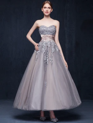 Robe De Bal Sweetheart Appliques De Dentelle Ondulé Bretelle Organza Robe De Mariée De Couleur Unique