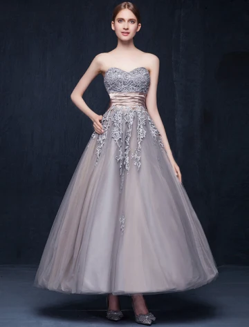 Robe De Bal Sweetheart Appliques De Dentelle Ondulé Bretelle Organza Robe De Mariée De Couleur Unique