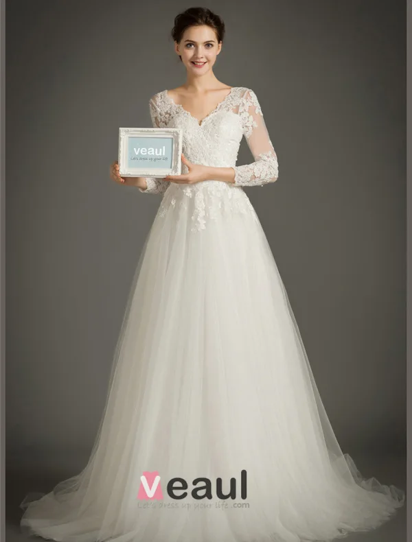 Elegant A-line V-neck 3/4 Sleeves Applique Lace Wedding Dress