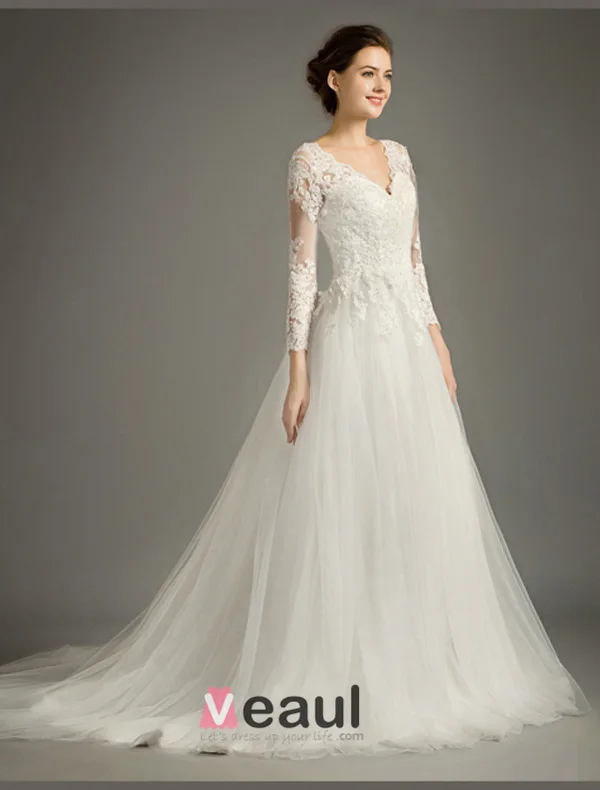 Elegant A-line V-neck 3/4 Sleeves Applique Lace Wedding Dress