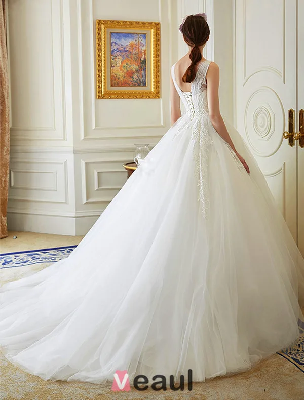 2016 Elegant Lace V-neck Ball Gown Applique Lace Wedding Dress With Rhinestone