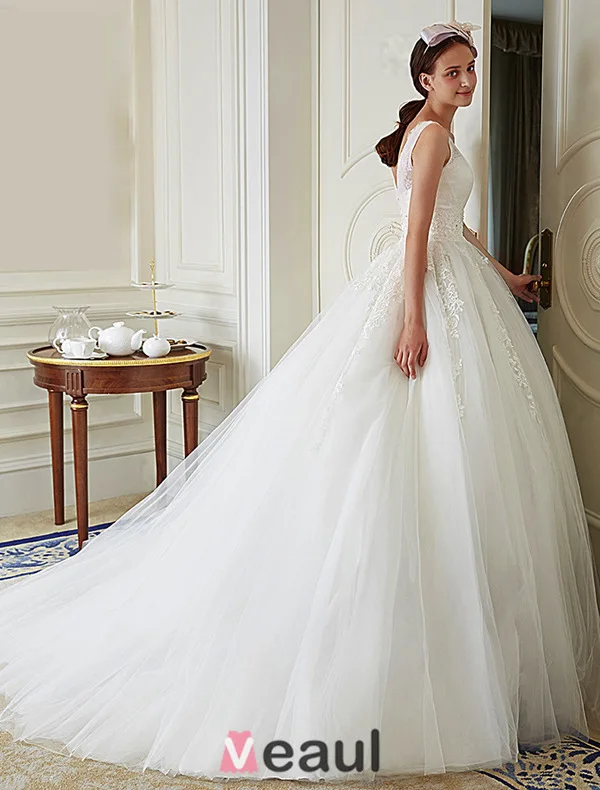 2016 Elegant Lace V-neck Ball Gown Applique Lace Wedding Dress With Rhinestone