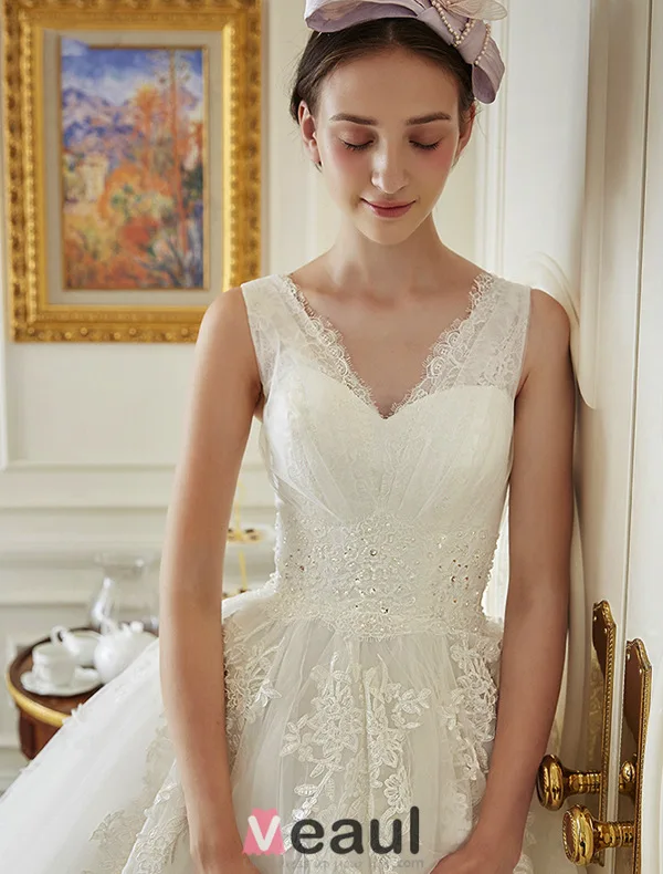 2016 Elegant Lace V-neck Ball Gown Applique Lace Wedding Dress With Rhinestone