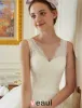 2016 Elegant Lace V-neck Ball Gown Applique Lace Wedding Dress With Rhinestone