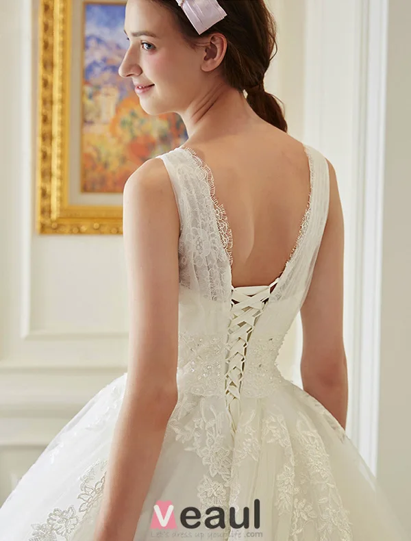 2016 Elegant Lace V-neck Ball Gown Applique Lace Wedding Dress With Rhinestone