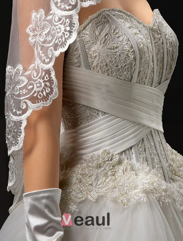 2016 Luxury Exquisite Handmade Corset Lace Wedding Dress With Trailing