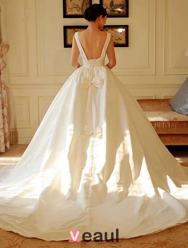 2016 Simples Ondulé Bretelle Profonde Dos Nu V-cou Robe De Mariée En Satin Épais Avec Noeud