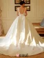2016 Simples Ondulé Bretelle Profonde Dos Nu V-cou Robe De Mariée En Satin Épais Avec Noeud