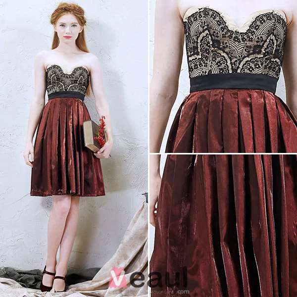 2016 Temperament Sweetheart Black Lace Backless Short Burgundy Pleated Satin Graduation Dress
