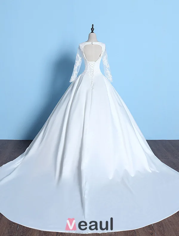 2016 Vintage V-neck Applique Lace Long Sleeves Thick Ruffle Satin Ball Gown Wedding Dress