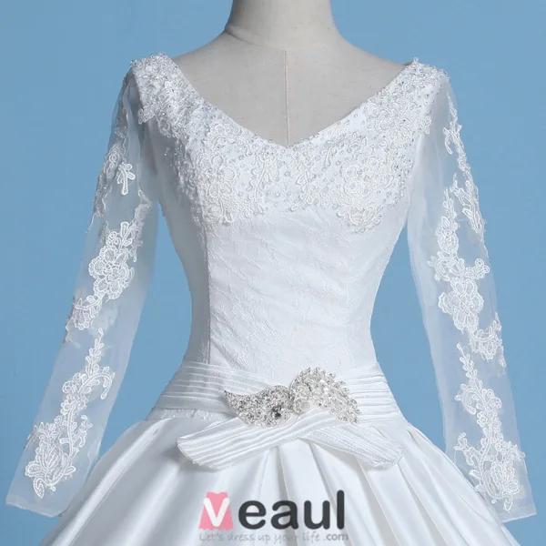 2016 Vintage V-neck Applique Lace Long Sleeves Thick Ruffle Satin Ball Gown Wedding Dress