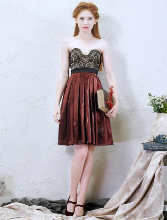 2016 Temperament Sweetheart Black Lace Backless Short Burgundy Pleated Satin Graduation Dress